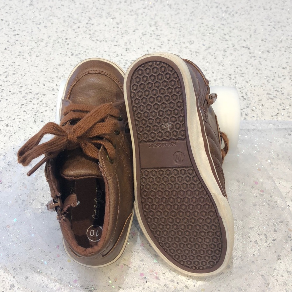 High tops boy’s size 10